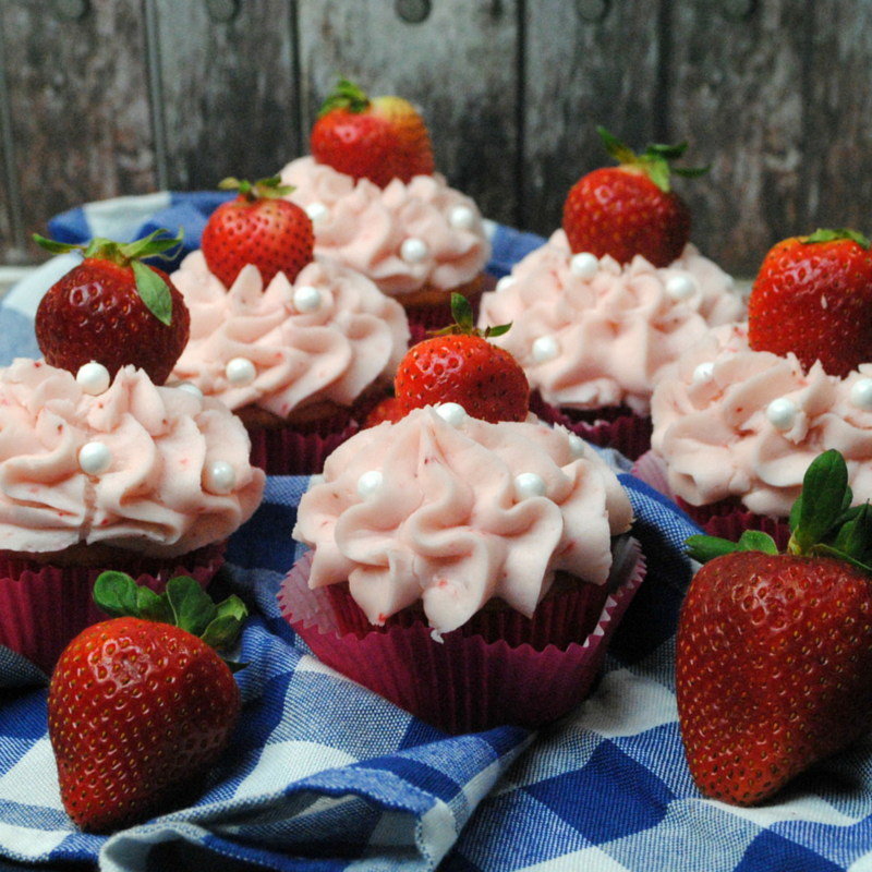 strawberry_cream_cheese_cupcakes2