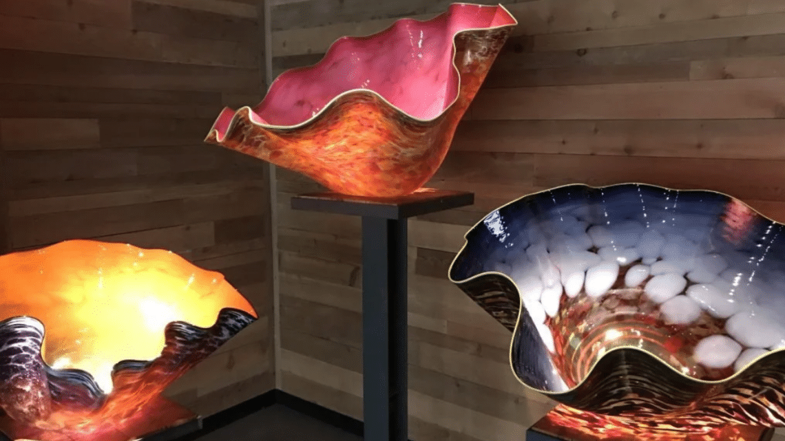 Chihuly exhibit colourful glass scuptled flowers