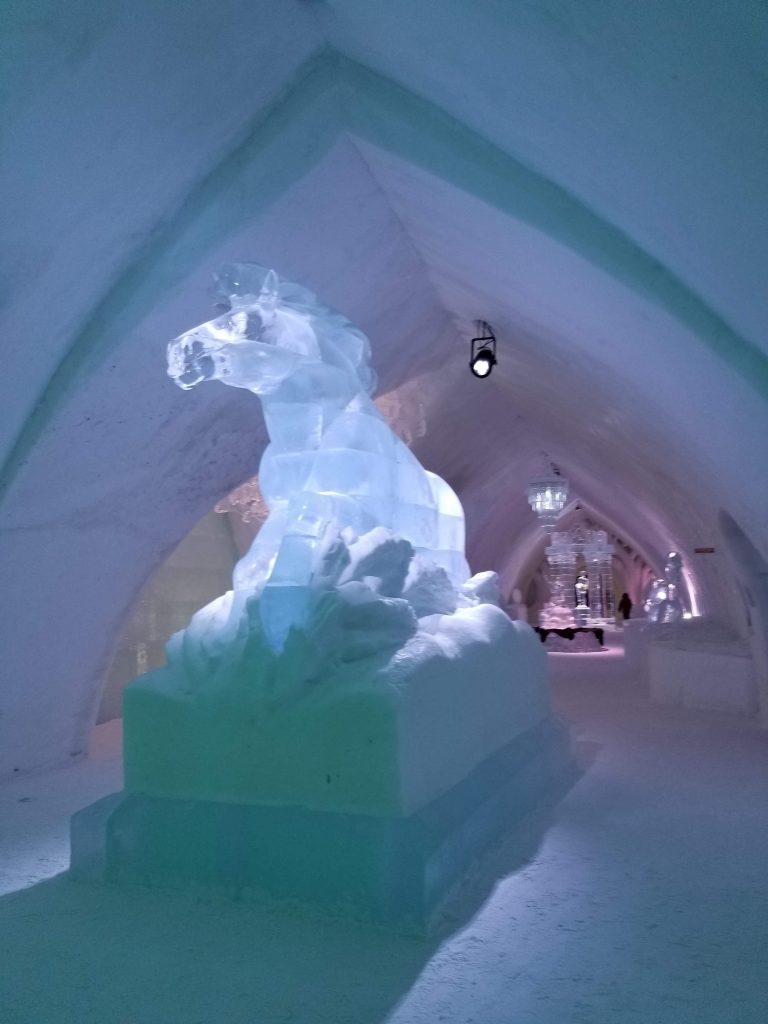 hotel_de_glace_quebec_2019_horse_sculpture