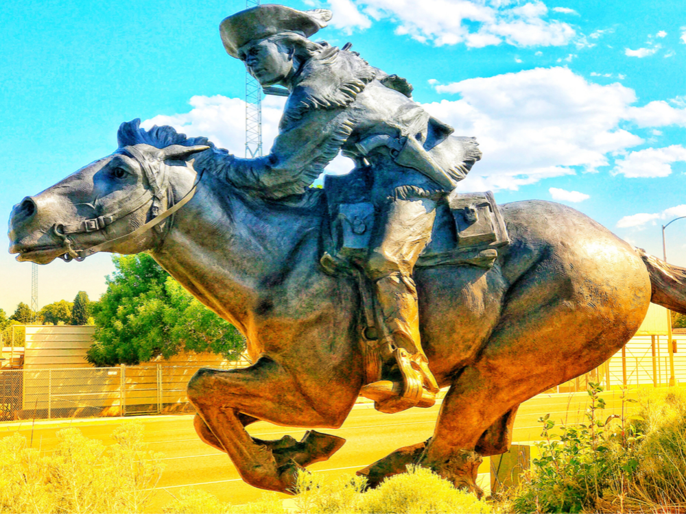 Buffalo_bill_on_horse_statue_cody_wyoming
