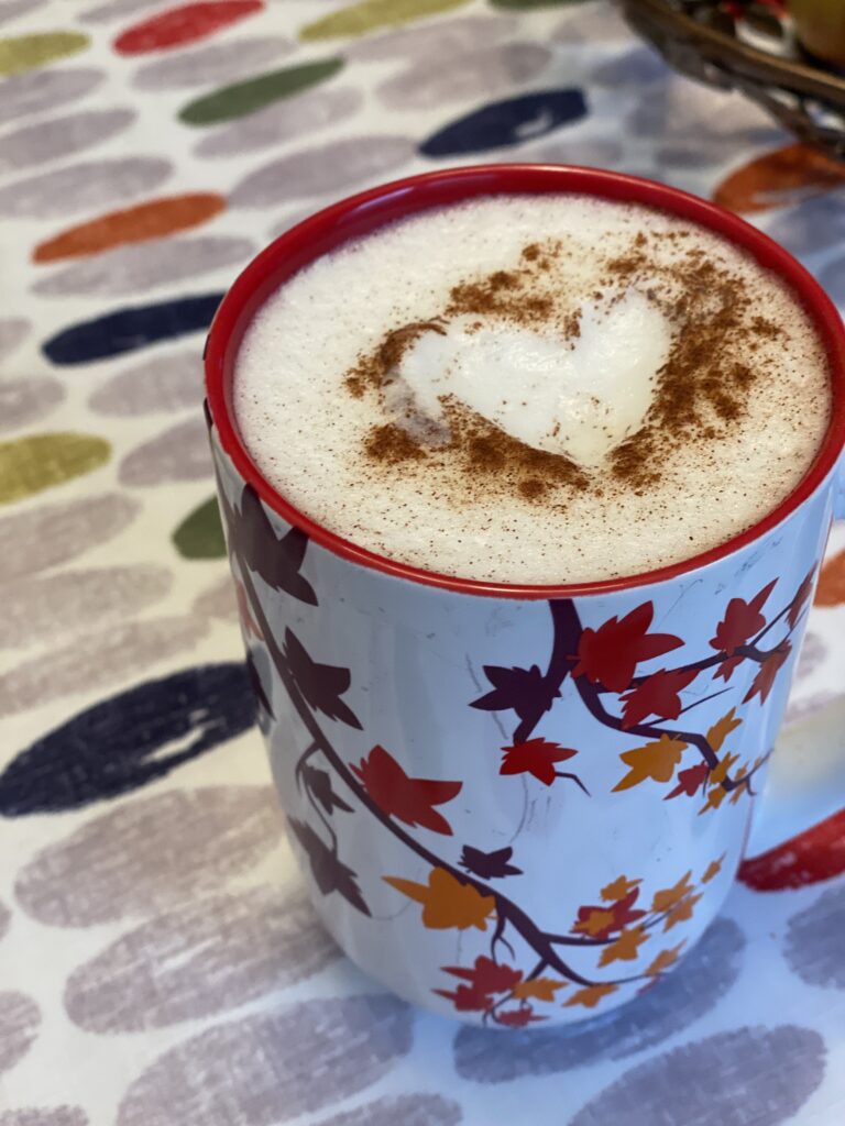 apple_cinnamon_tea_latte_with_heart_foam