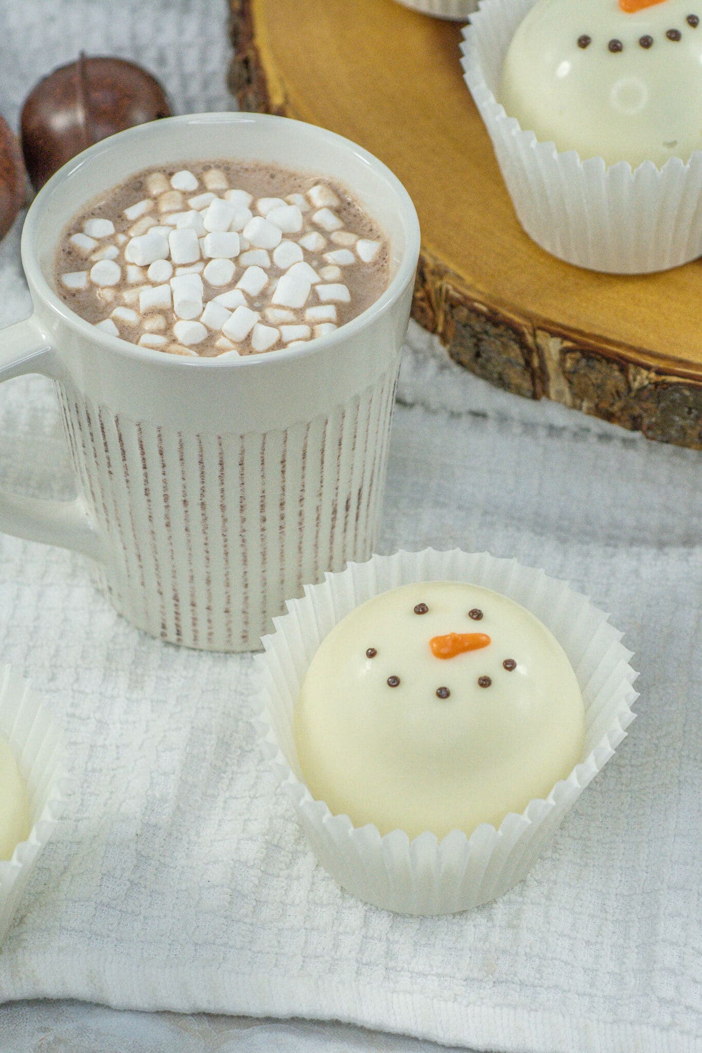 Melting Snowman Hot Chocolate Bombs — Thrifty Mommas Tips